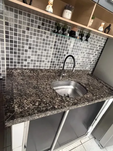Pia de mármore com cuba de inox novinha