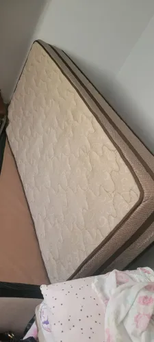 Vendo colchao ..semi novo ..sem avarias