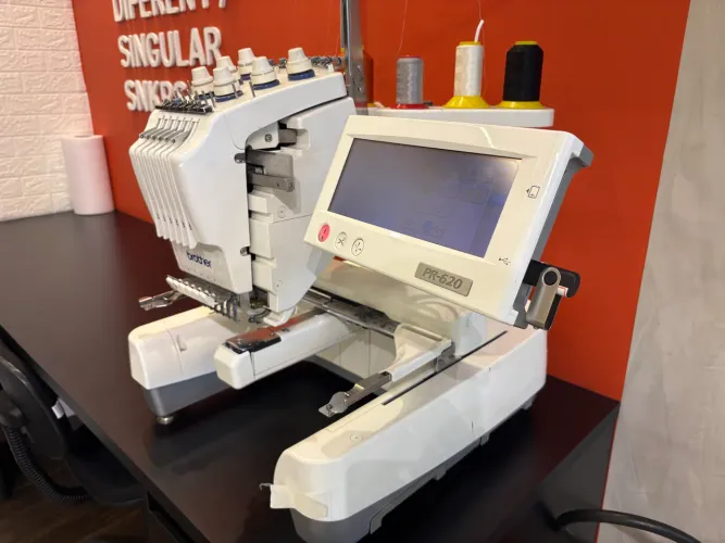Máquina de bordado - Brother PR - 620
