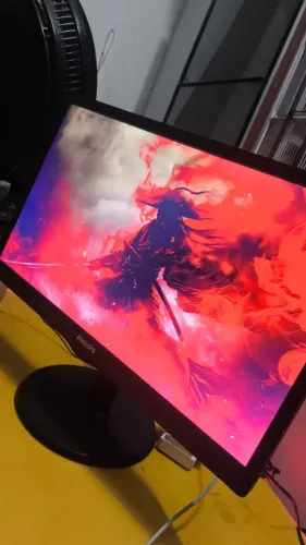 Monitor Philips 21,5" Full HD, LED, Menos de 1 Mês de Uso. Magarça ou locais próximos.