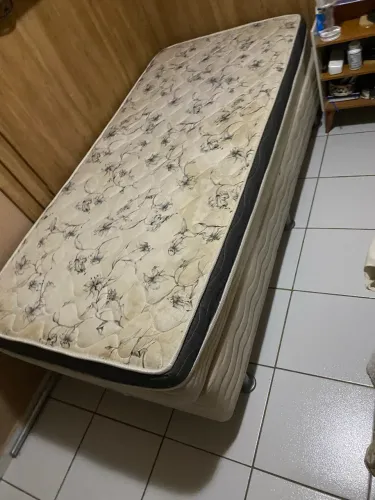 Cama com colchão 