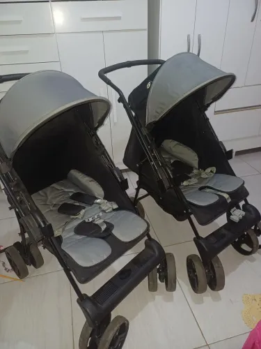 Carrinho de bebê gêmeos ou individual
