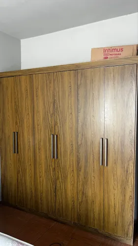 Guarda-Roupa seis portas