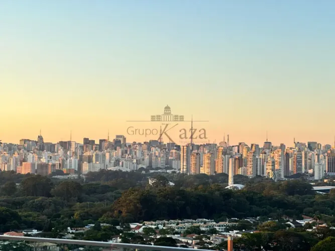 Apto moderno com 40 mts, vista para o Parque do Ibirapuera, pé direito de 3,70 1 dormitóri
