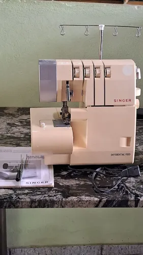Máquina de Overloque Singer 14SH754 Usada em excelente estado! Doméstica,Ótimo preço!  