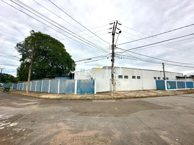 Área comercial ou residencial à venda de 3.789 metros no bairro Vila Nova