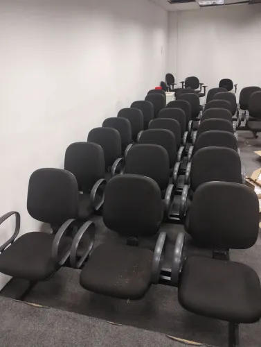 Vende-se cadeira para igreja e escritório,
