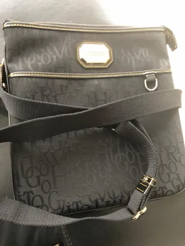 Bolsa Victor Hugo preta - modelo transpasse