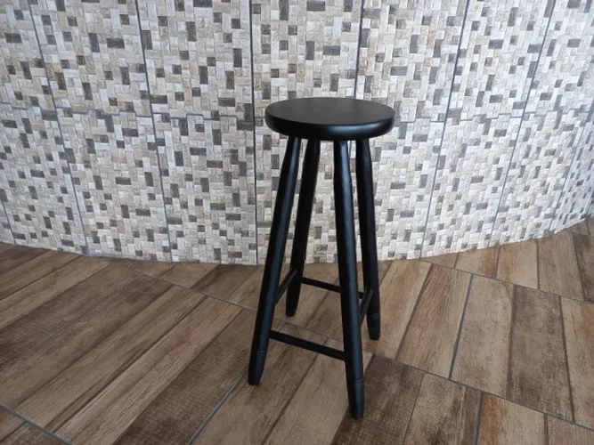 Banco fixo de madeira para balcão