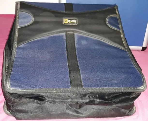 CASE Porta CD/DVD Vende se Wattsap.12(9)8297 - 8532