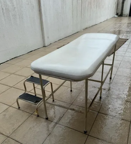 Cama profissional para esteticista