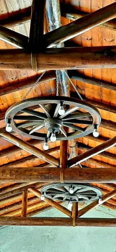 Lustre Rústico em Madeira com 6 Lâmpadas