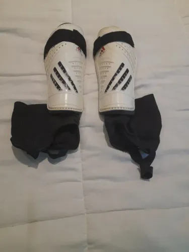 Caneleira adidas
