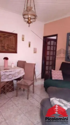 Duas casas a venda de 240m² com 2 dormitórios, sala, cozinha , 1 Banheiro, quintal com chu