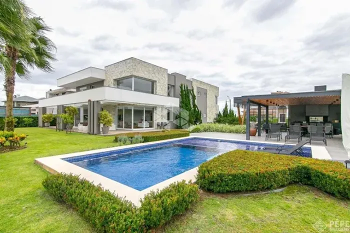 Casa a venda no Condomínio Eldorado Ilhas Park com quatro suítes.