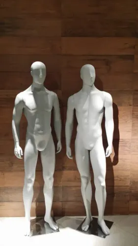 Locação de Manequins, cabides, araras