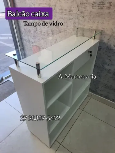 Balcão com vidro 