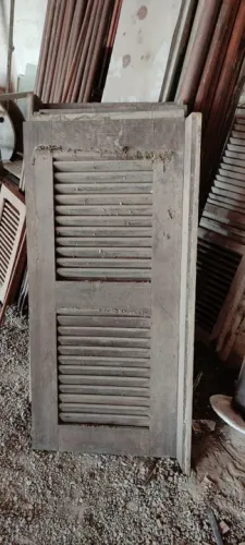 4 janelas madeira maciça Veneziana 1,10x0,50m