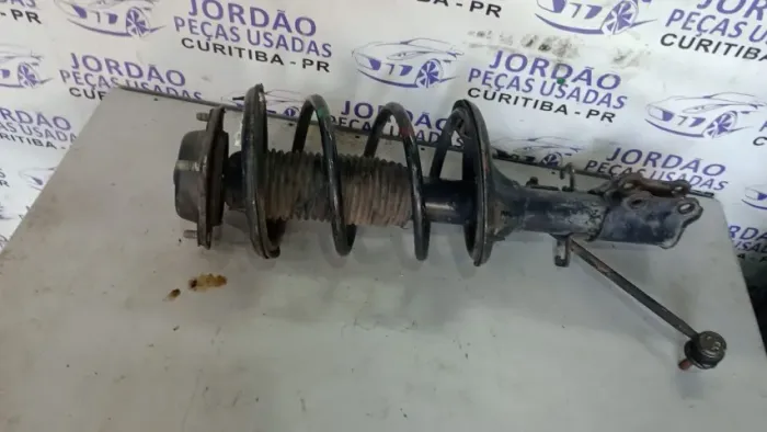 Torre amortecedor Kia Cerato  Lado direito.