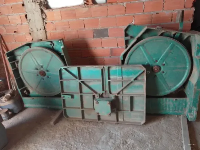 Serra de fita pra madeiras brutas 