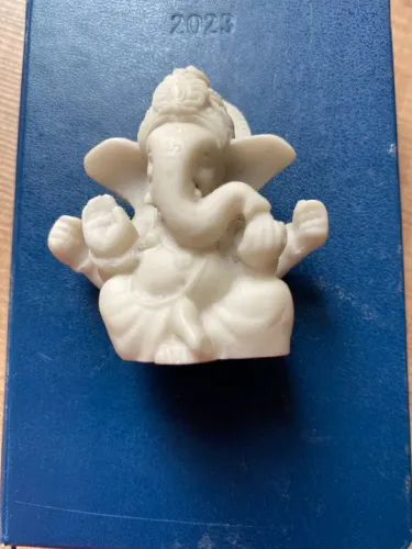 Estatueta de Ganesha em resina