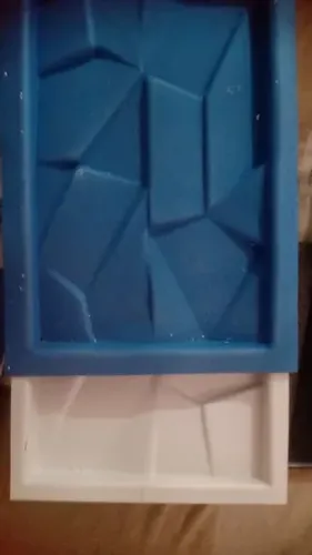 Vendo forma fazer placa gesso com 2 camadas