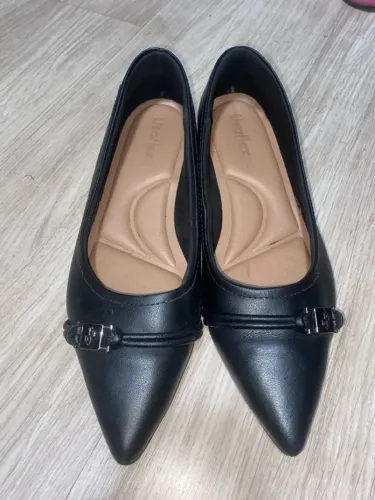 Sapatilhas Usaflex com Detalhe Metalizado - Elegância e Conforto