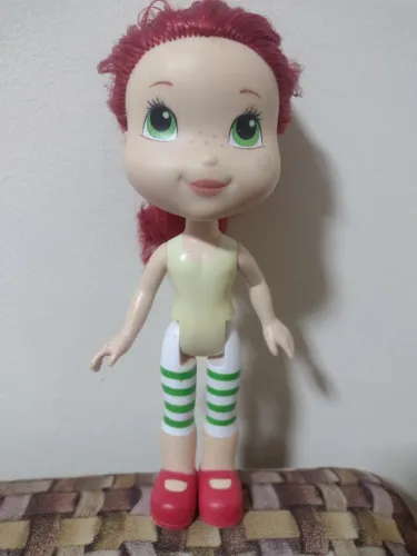Boneca antiga coleção Moranguinho