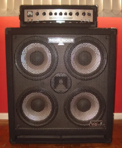 Amplificador Behringer