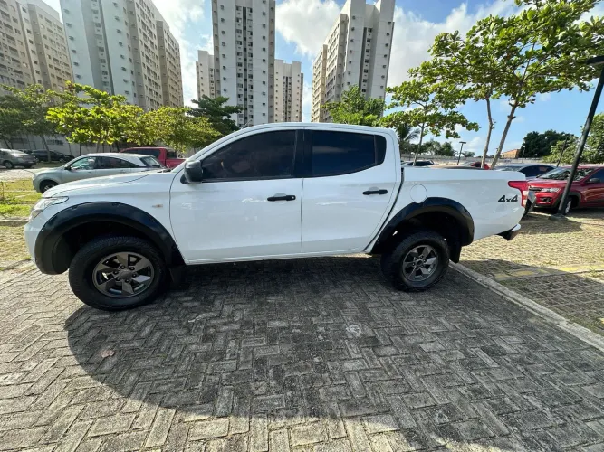 Mitsubishi L200 Triton Sport Outd. GLX 2.4 4X4 Mec. 2020