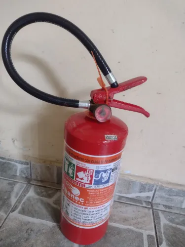 Recarga e manutenção.