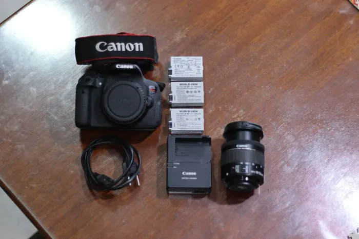Câmera canon T5i + lente + 3 baterias