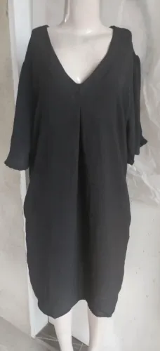 Vestido preto com bolsos