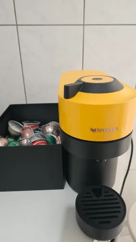 Máquina de café Vertuo Nespresso leia descrição