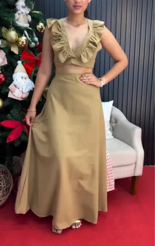 Conjunto de Saia Longa e Cropped com Babados