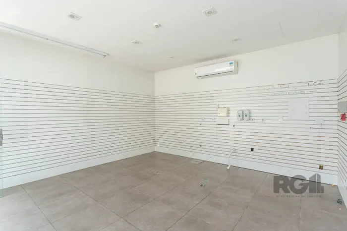 Ponto Comercial/Loja para Alugar na Praia de Belas com 29 m² de área útil disponível