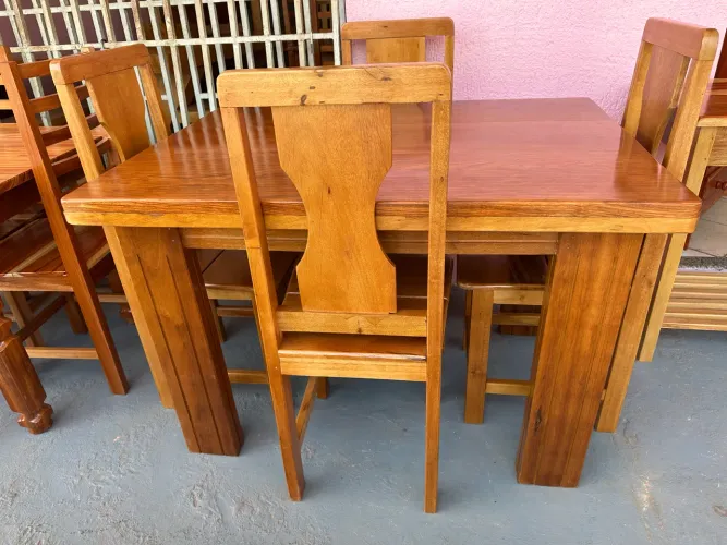 Mesa 4 cadeiras com borda grossa nova