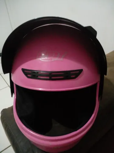 Vendo capacete usado