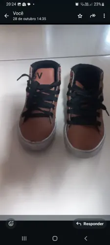 Vendo 03 calçados num bom estado de conservação por 120,00.Whatsapp *92