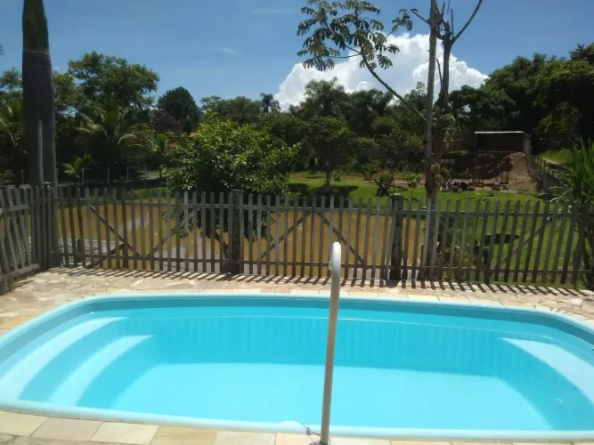 Linda Chácara, com lago particular e piscina