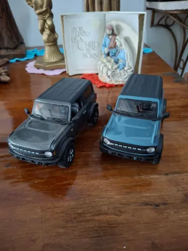 Miniaturas Ford Bronco - 1/24 Maisto