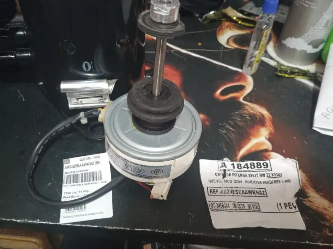 Motor da evaporadora Samsung split inverter modelo AQV18PSBTXXAZ 
