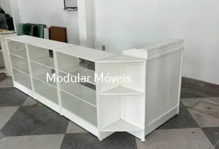 Balcão Caixa em L + 3 Balcões Vitrine