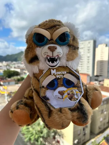 Pelúcia Feisty Monster Pets Tigre Urso faz Caretinha