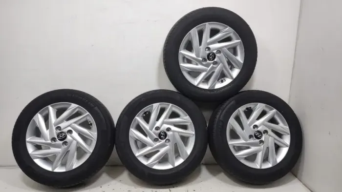 Jogo de rodas Hyundai Hb20 2013 2024 com pneus Michelin primacy4 185/60 R15 