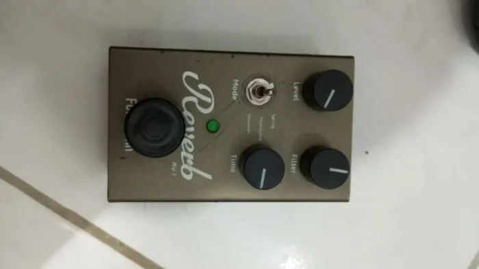 Pedal Reverb fuhrmann rv-1 (com pequeno defeito na chave seletora de posição)