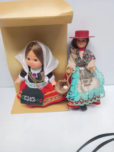 Bonequinhas artesanais antigas as duas pelo valor anunciado