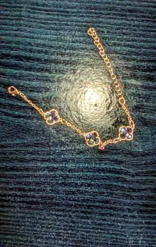 Pulseira Dourada com Trevos