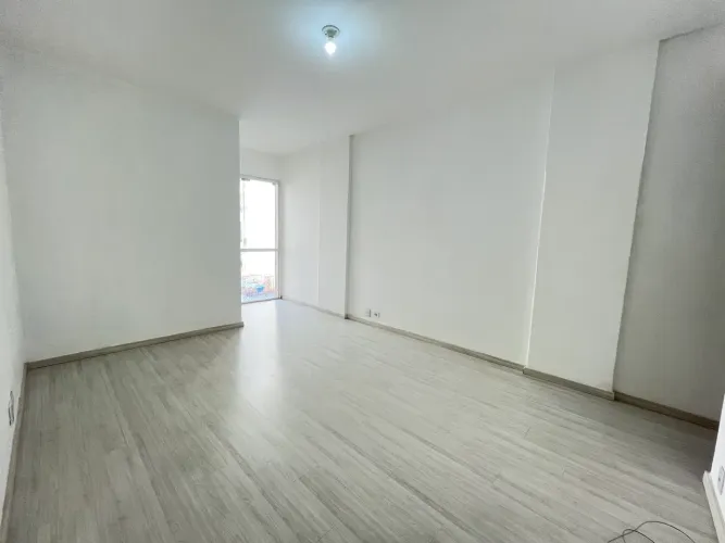 Imóvel para aluguel tem 80 metros quadrados com 2 quartos em Copacabana - Rio de Janeiro -