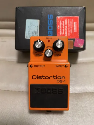 Pedal Boss DS-1 Distortion - Super Conservado - na caixa!!!